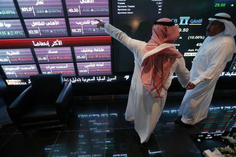 © Reuters. بورصات الخليج ترتفع بدعم من صعود النفط ونتائج أعمال فصلية