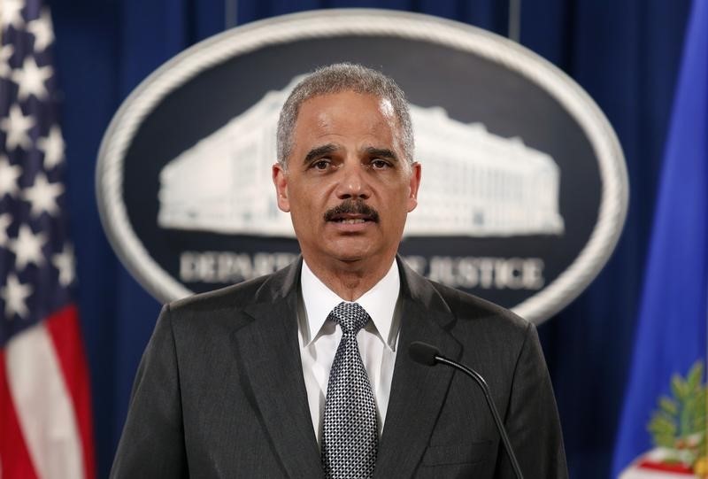 © Reuters. U.S. Attorney General Eric Holder makes a statement about the grand jury decision not to seek an indictment in the Staten Island death of Eric Garner during an arrest in July, in Washington