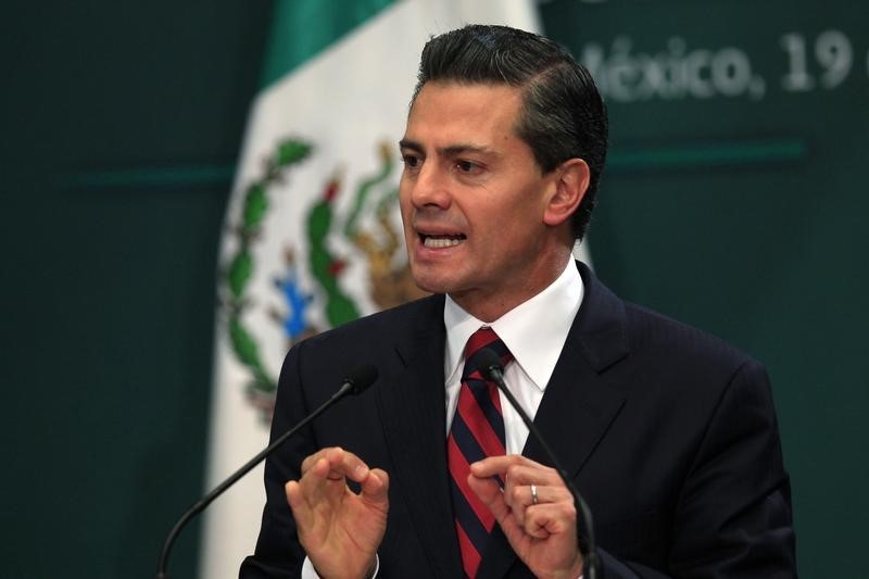 © Reuters. Mexico's President Enrique Pena Nieto speaks during the 37th session of the public national security council in Mexico City