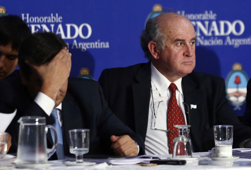 © Reuters. Argentina's Secretary of Intelligence Parrilli looks on as Under Secretary of Intelligence Mena gestures during a hearing at the Senate in Buenos Aires