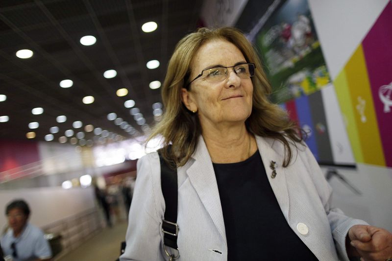 © Reuters. Petrobras Chief Executive Maria das Gracas Silva Foster is seen arriving at the Brasilia international airport after meeting with President Rousseff