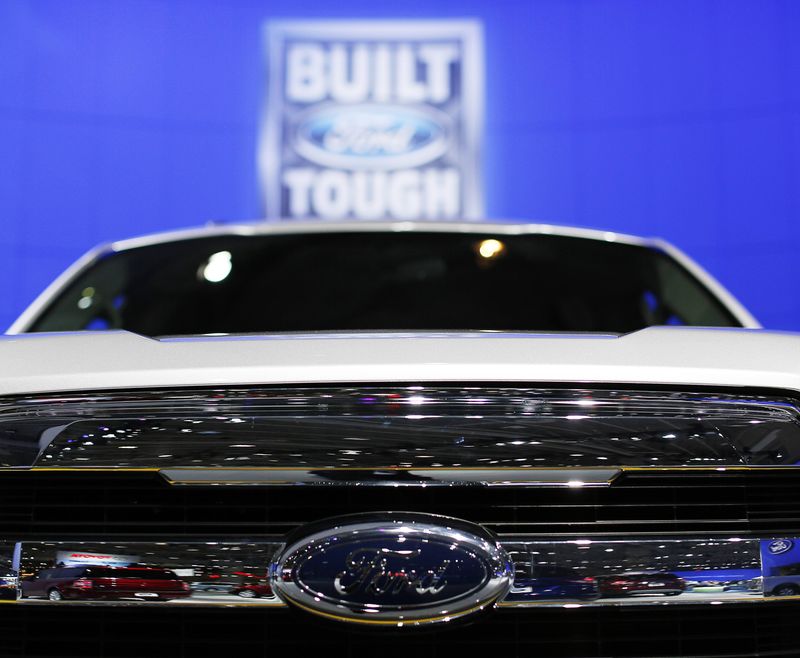 © Reuters. Front grille of a 2015 Ford F-150 pickup  at Auto Show in Washington