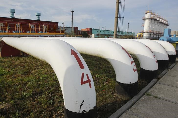 © Reuters. Трубы подземного газового хранилища в Львовской области