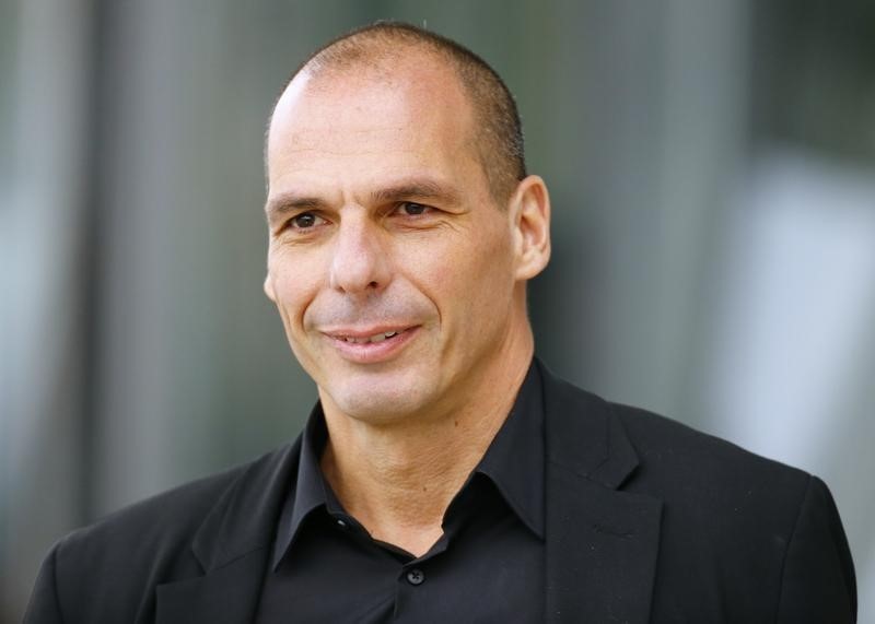 © Reuters. Il ministro delle Finanze greco Yanis Varoufakis oggi dopo un incontro alla Bce di Francoforte