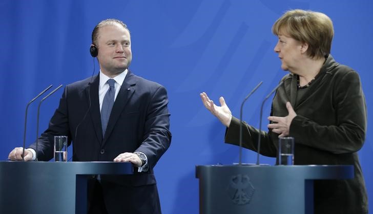 © Reuters. Merkel no ve un desacuerdo sustancial por Grecia en la zona euro