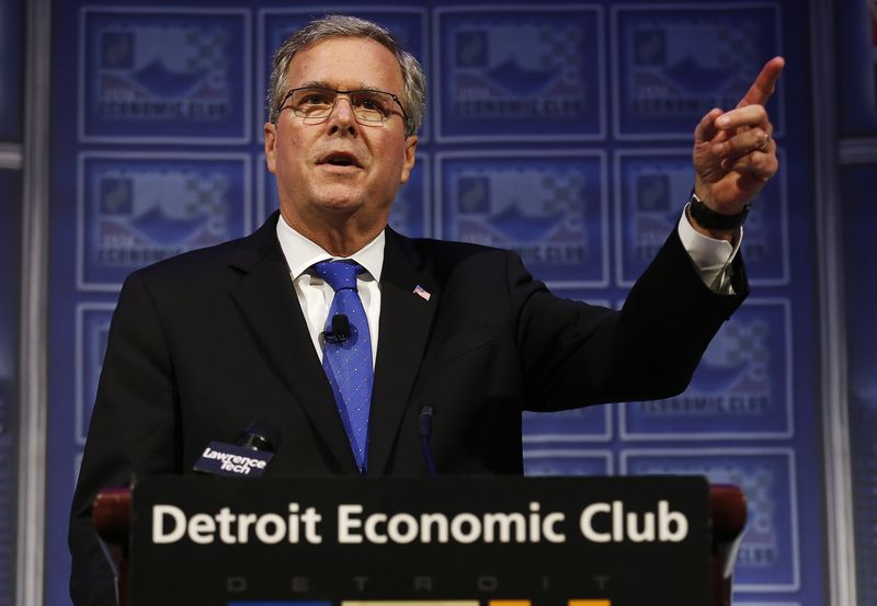 © Reuters. Former Florida Governor Jeb Bush addresses the Detroit Economic Club in Detroit