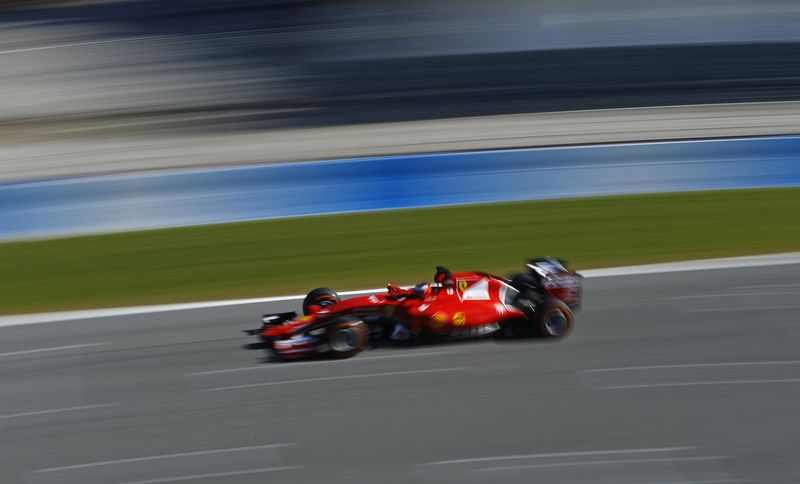 © Reuters. Kimi Raikkonen, da Ferrari, pilota durante testes de pré-temporada em Jerez de la Frontera, no sul da Espanha