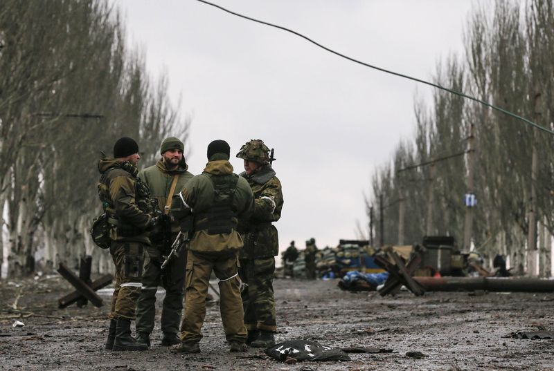 © Reuters. قوات الانفصاليين الأوكرانيين سيطرت فيما يبدو على بلدة على خط المواجهة