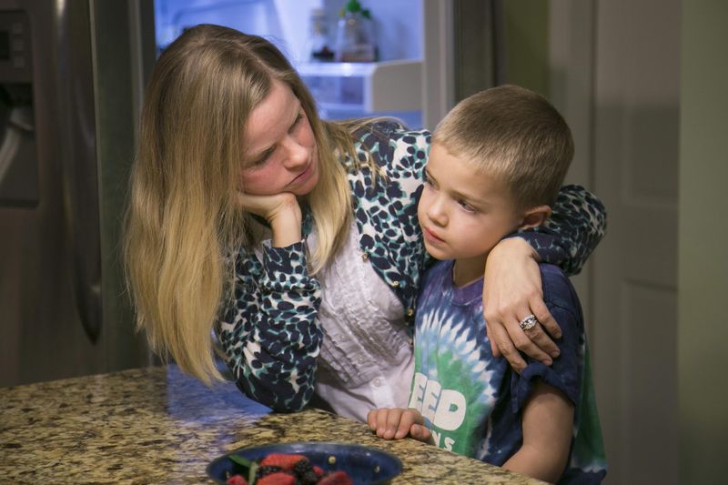 © Reuters. Jodi Krawitt holds her son Rhett in their home in Corte Madera, California