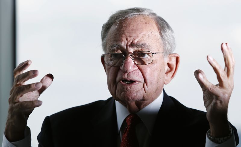 © Reuters. File photo of CME group's Chairman Emeritus Leo Melamed speaking during an interview with Reuters in Tokyo