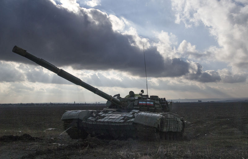 © Reuters. A tank of the separatist self-proclaimed Donetsk People's Republic is seen near Yenakiieve