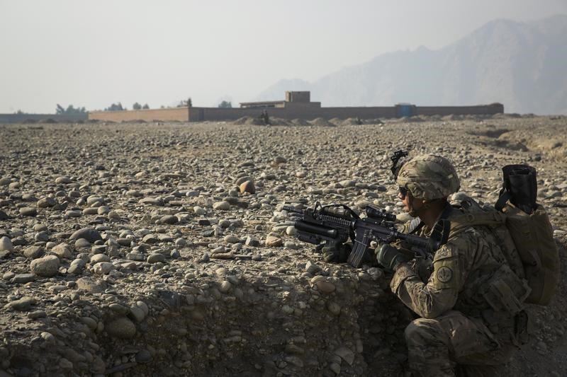 © Reuters. مقتل 18 مسلحا في اشتباكات مع القوات الأفغانية قرب باكستان