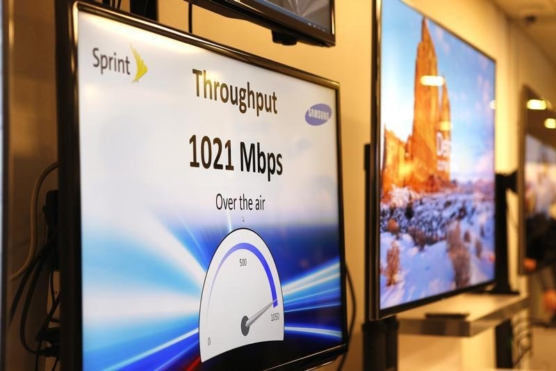 © Reuters. Sprint's Spark download rate of 1 gigabits per second is shown during a tour in Burlingame