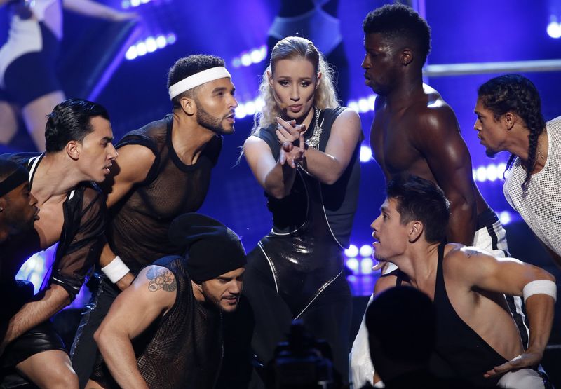 © Reuters. File photo of Iggy Azalea performing "Beg for It" during the 42nd American Music Awards in Los Angeles
