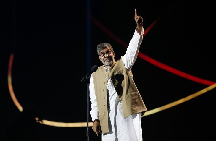 © Reuters. Nobel Peace Prize laureate Satyarthi gestures as he speaks at the Nobel Peace Prize Concert in Oslo