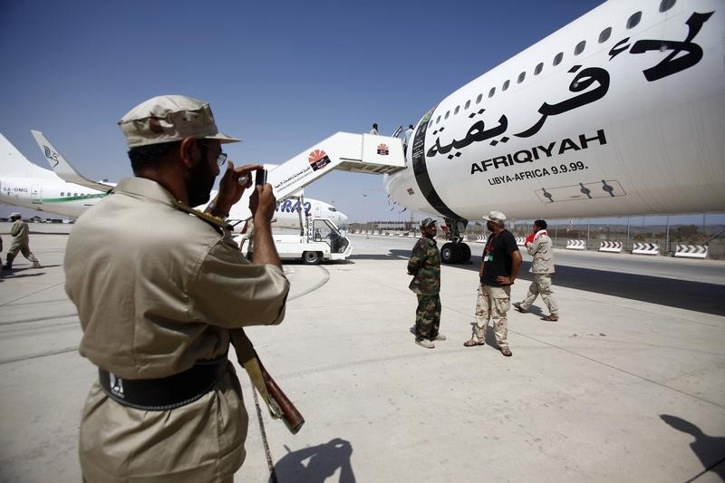 © Reuters. ليبيا توقف رحلات الطيران إلى أوروبا بعد انسحاب الشريك الأجنبي