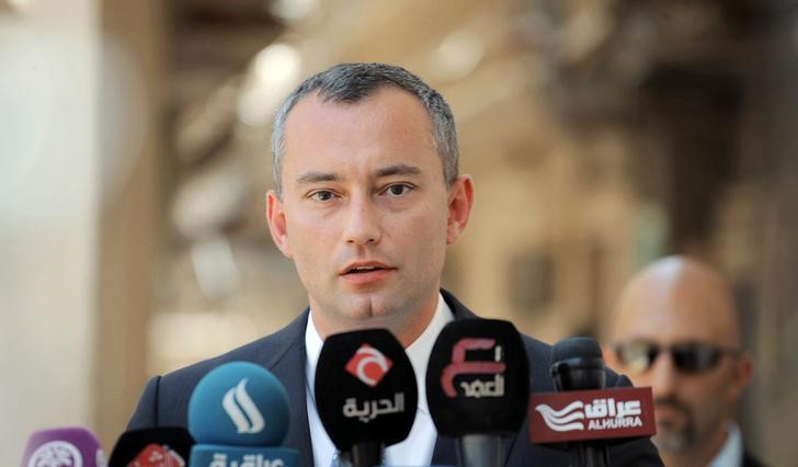 © Reuters. Nickolay Mladenov speaks to the media after a meeting with Grand Ayatollah Ali al-Sistani in Najaf