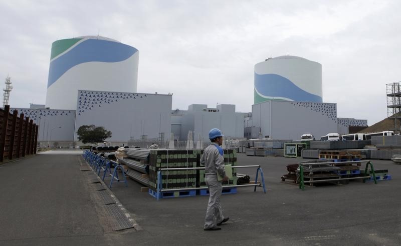 © Reuters. An employee of Kyushu Electric Power Co walks at the company's Sendai nuclear power plant in Satsumasendai