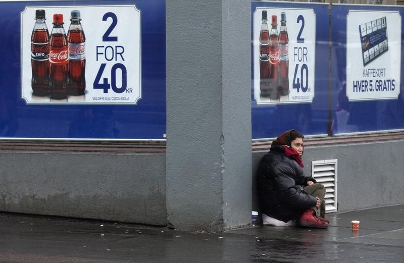 © Reuters. النرويج تلغي خطة لحظر التسول في واحد من أغنى بلدان العالم