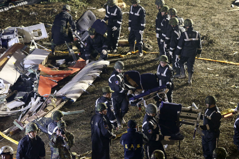 © Reuters. الصندوق الأسود للطائرة المتحطمة في تايوان يكشف عن رسالة استغاثة