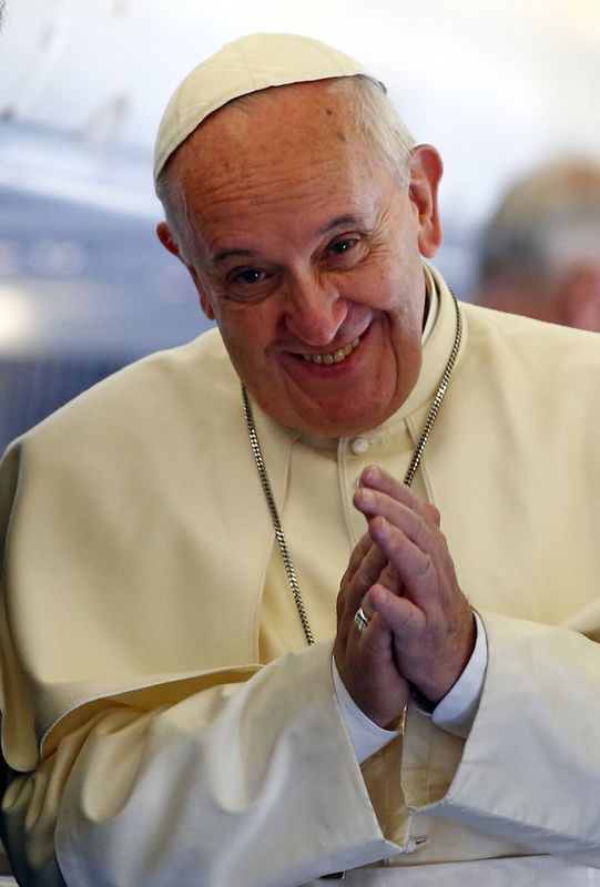 © Reuters. El Papa reconoce que es un desastre con la tecnología