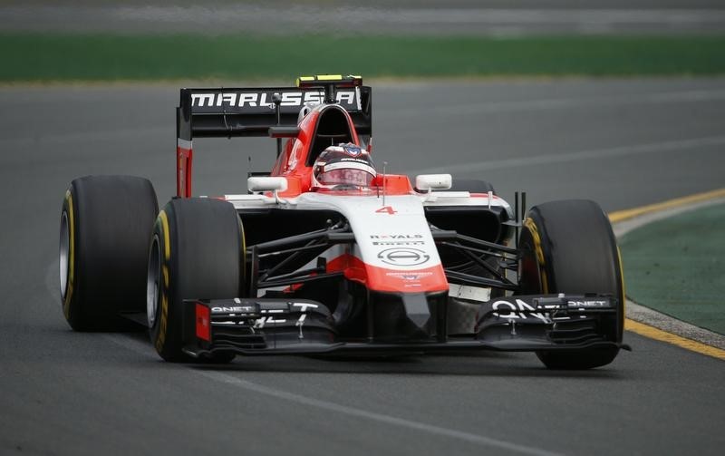 © Reuters. Marussia Formula One driver Chilton of Britain takes a corner during the Australian F1 Grand Prix in Melbourne
