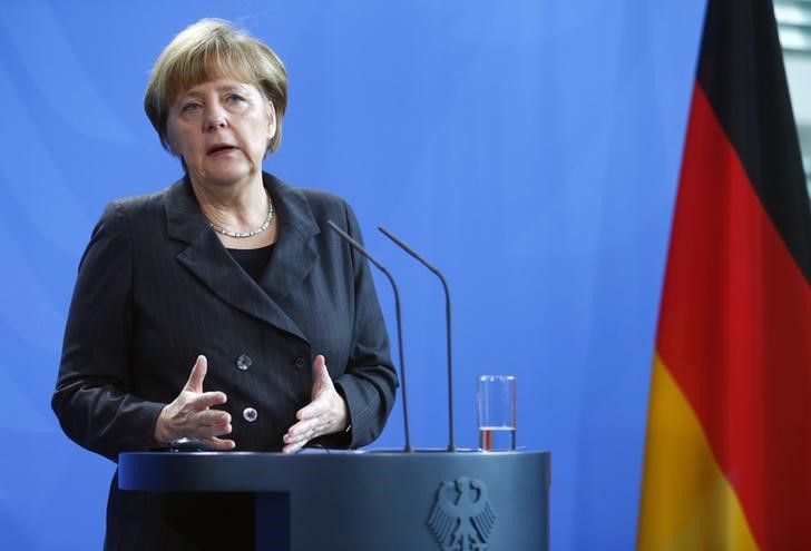 © Reuters. Chanceler alemã Merkel fala à mídia durante coletiva de imprensa em Berlim