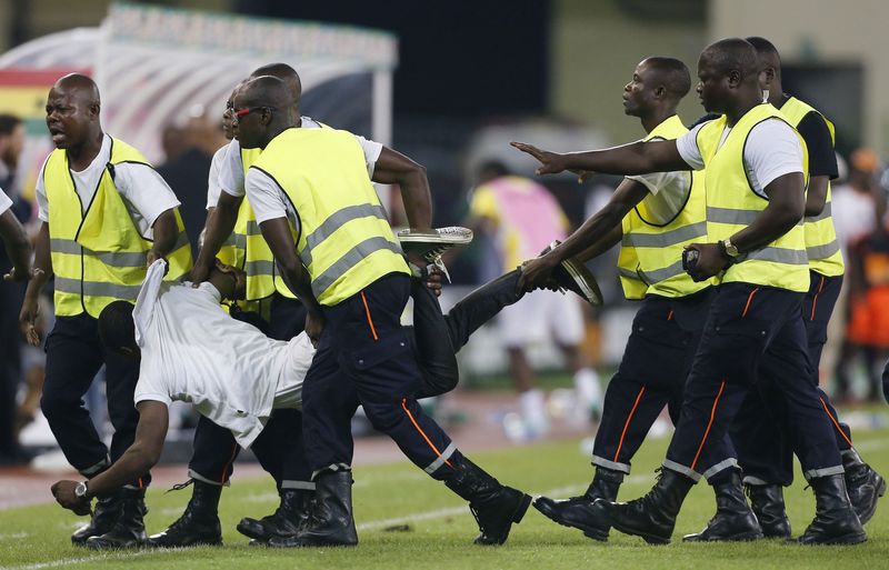 © Reuters. La Copa Africana de Naciones estudia posibles sanciones por violencia