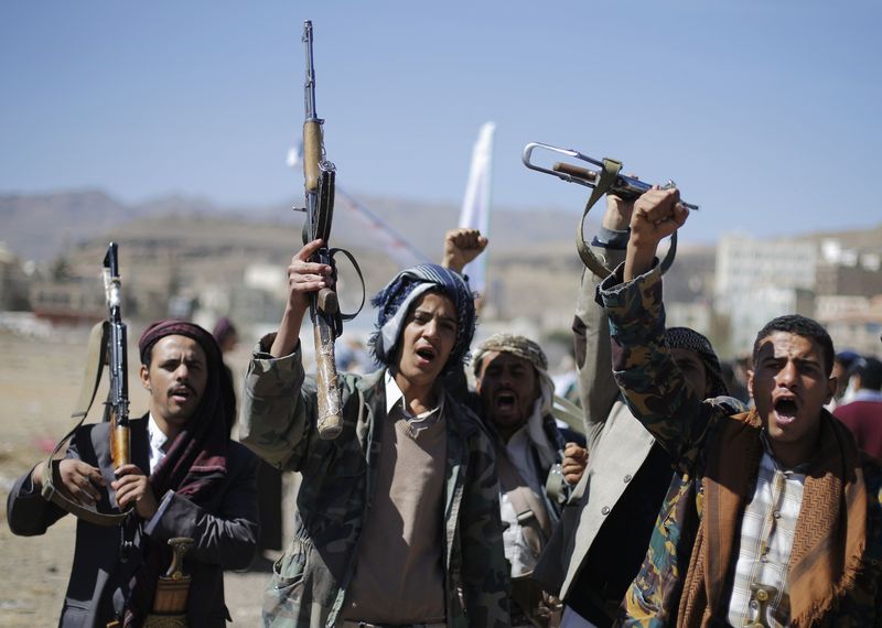 © Reuters. الحوثيون يتسلمون السلطة في اليمن ويحلون البرلمان ويعلنون تشكيل مجلس مؤقت