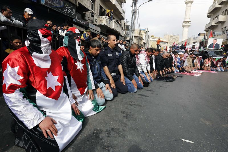 © Reuters. Manifestantes em Amã