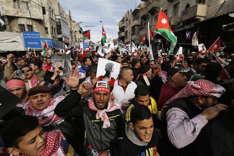 © Reuters. Manifestantes na Jordânia