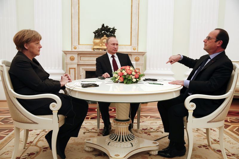 © Reuters. زعيما المانيا وفرنسا في موسكو لإجراء محادثات بشأن أوكرانيا