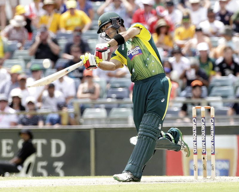 © Reuters. Australia's Glenn Maxwell hits out against England during their One Day International tri-series cricket final match at the WACA ground