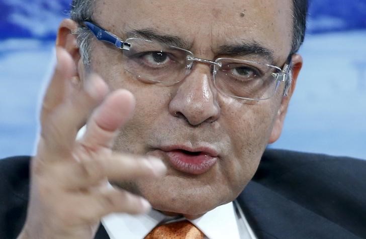 © Reuters. India's Finance Minister Jaitley gestures during the session 'India's Next Decade' in the Swiss mountain resort of Davos
