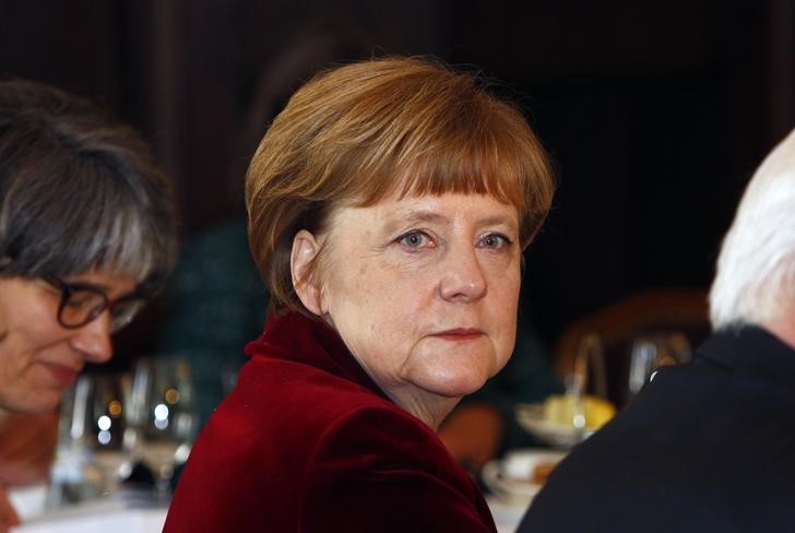 © Reuters. Merkel descarta armar a Ucrania, pero duda de que su plan de paz funcione