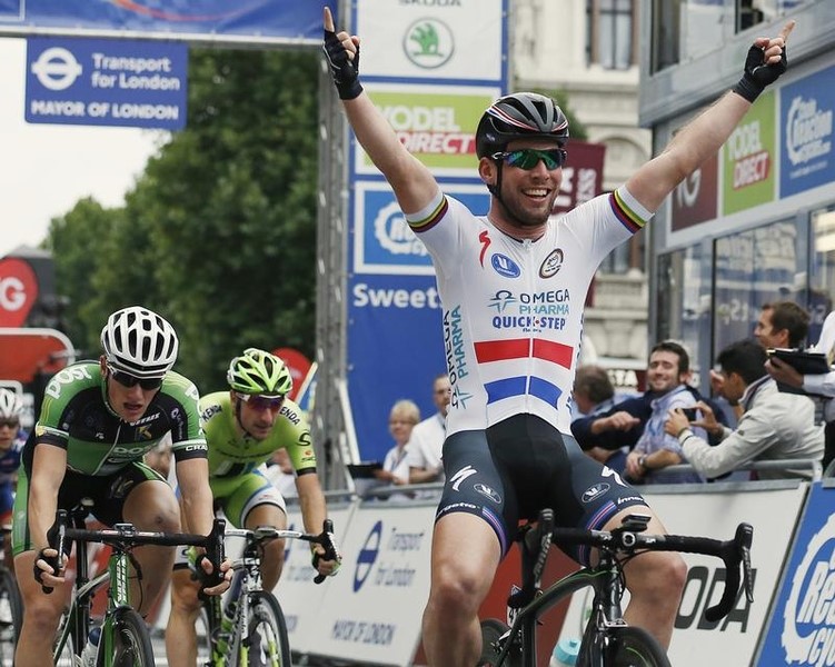 © Reuters. El ciclista británico Cavendish gana el Tour de Dubái