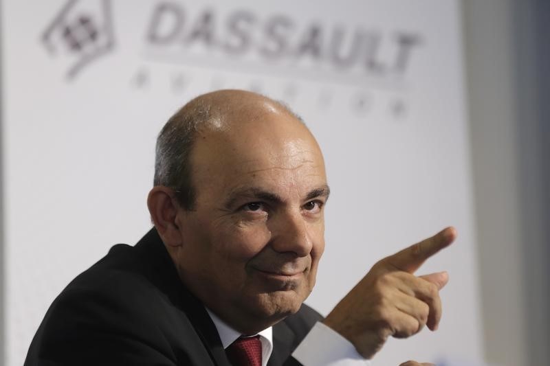 © Reuters. Eric Trappier, Dassault Aviation Chairman and Chief Executive Officer, speaks during the company's 2014 First-Half results presentation in Saint Cloud near Paris