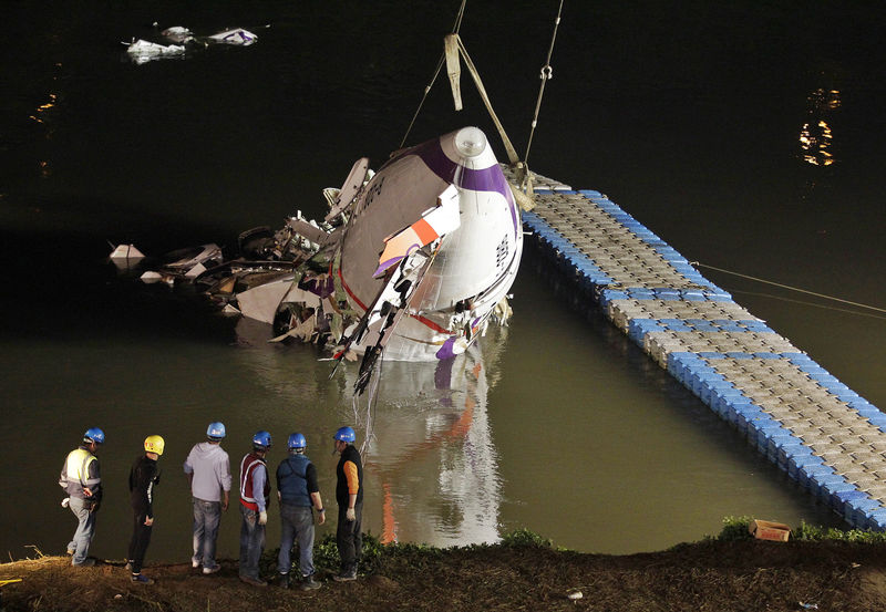 © Reuters. ترانس آسيا تلغي المزيد من الرحلات بعد تحطم إحدى طائراتها في تايوان