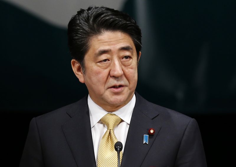 © Reuters. ارتفاع شعبية حكومة رئيس الوزراء الياباني بعد أزمة الرهينتين