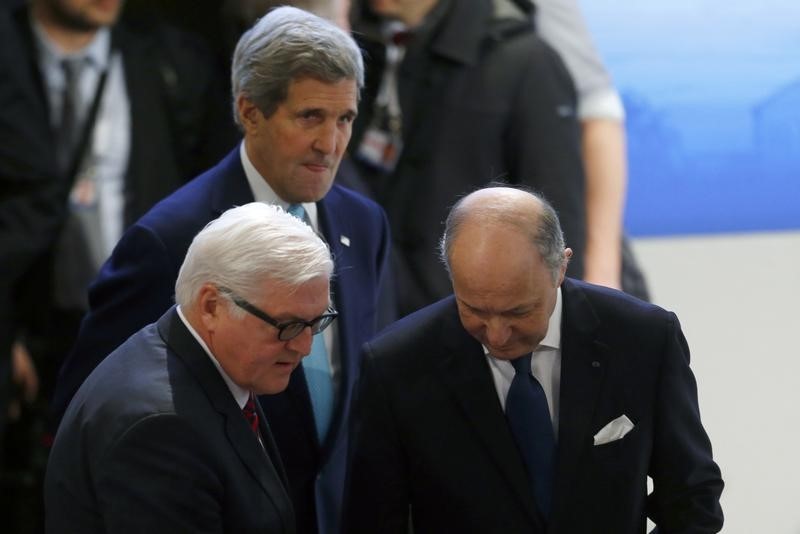 © Reuters. German FM Steinmeier, French FM Fabius and U.S. Secretary of State Kerry arrive for the chairman's debate during the 51st Munich Security Conference in Munich