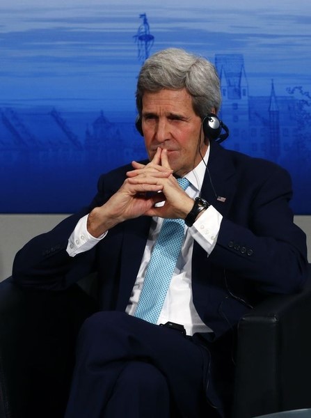 © Reuters. كيري ينفي حدوث شقاق في مواقف أمريكا وأوروبا تجاه سياسة روسيا