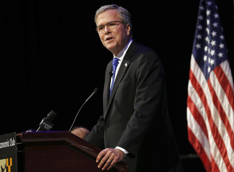 © Reuters. Former Florida Governor Jeb Bush addresses the Detroit Economic Club in Detroit