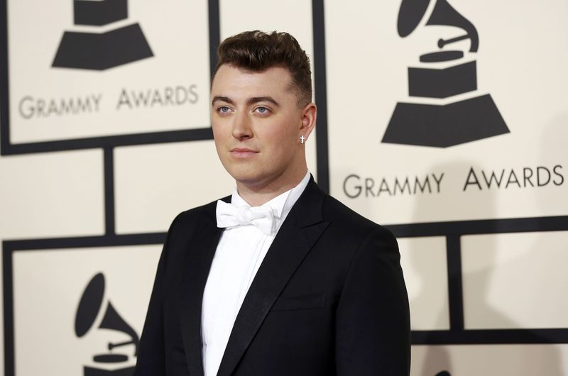 © Reuters. Sam Smith arrives at the 57th annual Grammy Awards in Los Angeles