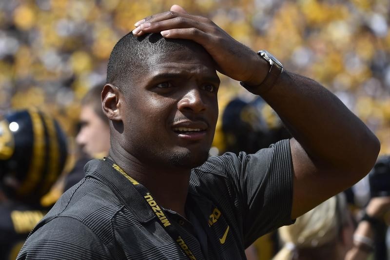 © Reuters. NCAA Football: South Dakota State at Missouri