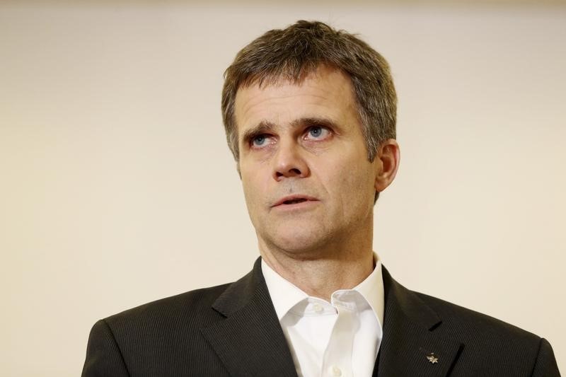 © Reuters. Statoil's CEO Lund holds a news conference at the center for relatives of the hostages in Algeria, in Bergen