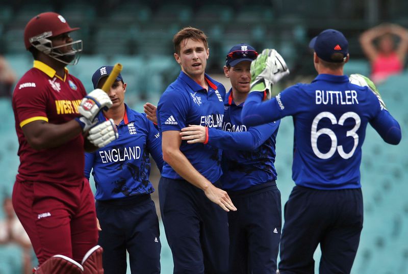 © Reuters. Woakes of England celebrates with team mates after he dismissed West Indies' Smith for 21 runs during their warm-up match at the Sydney Cricket Ground