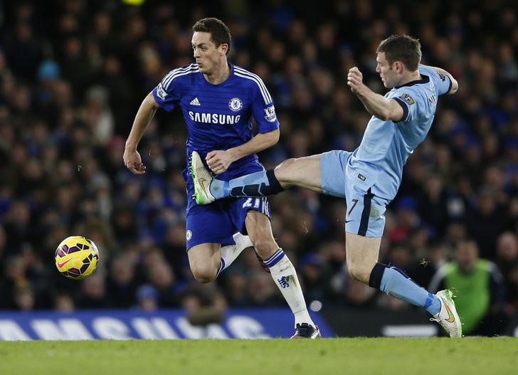 © Reuters. Chelsea's Nemanja Matic is challenged by Manchester City's James Milner during their English Premier League soccer match at Stamford Bridge in London