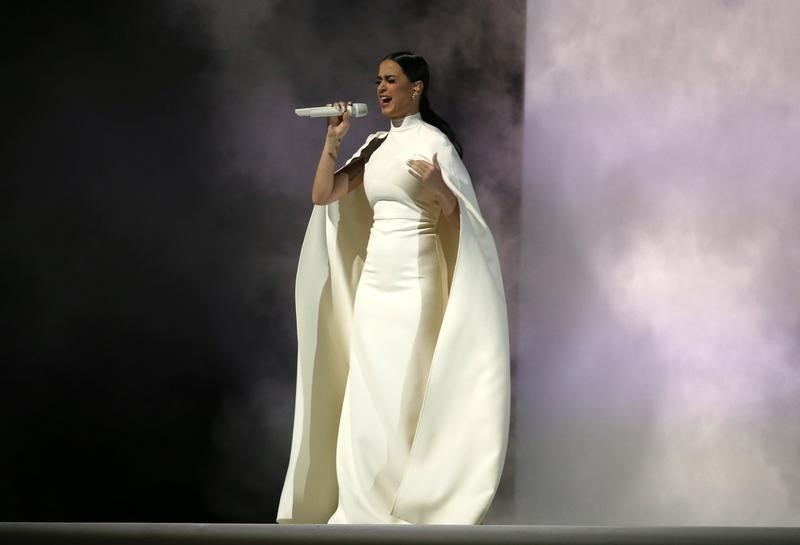 © Reuters. Katy Perry canta "By The Grace of God" na cerimônia do Grammy em Los Angeles