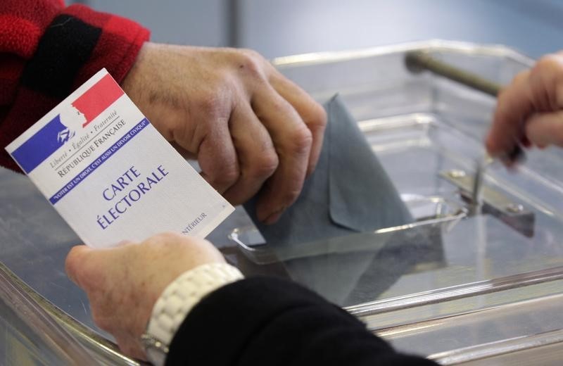 © Reuters. DROITE ET GAUCHE À NOUVEAU DÉSTABILISÉES APRÈS LA COURTE DÉFAITE DU FN DANS LE DOUBS