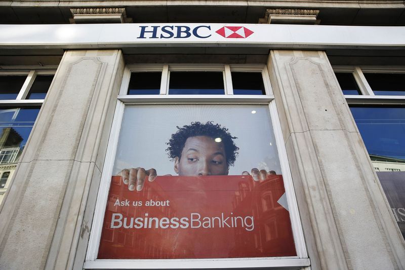 © Reuters. An advertisement for HSBC is seen in the window of a bank branch in London